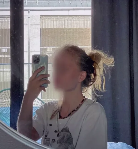 Amina, 19