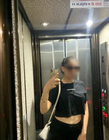 Cornelia, 33