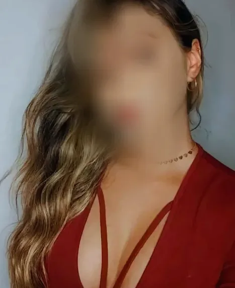 Helena, 23